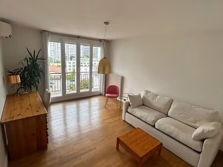 grand t2 meublé de 56 m² avec grande terrasse – idéal couple  doctorants ou jeunes actifs