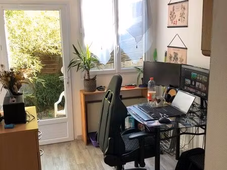 studio meublé uco esa avec cour toutes charges comprises