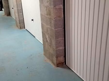 a louer box 100m²