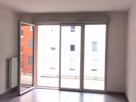 arenes / patte d'oie - t3 de 56m2 - terrasse et parking - 81