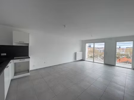 location appartement 4 pièces 85.6 m² à clermont-ferrand (63000)  1 091 €