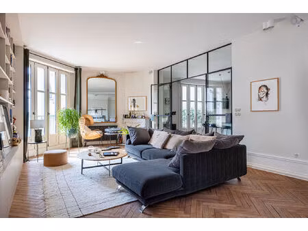 appartement de prestige 134 m² dans un immeuble de caractère avec ascenseur et parking.
