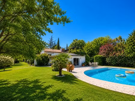 roquefort-les-pins – calme absolu  villa de 260 m² avec piscine et appartement...