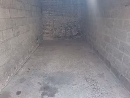 parking / box saint-quentin 12 m2