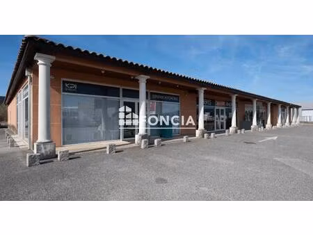 local commercial avec parking