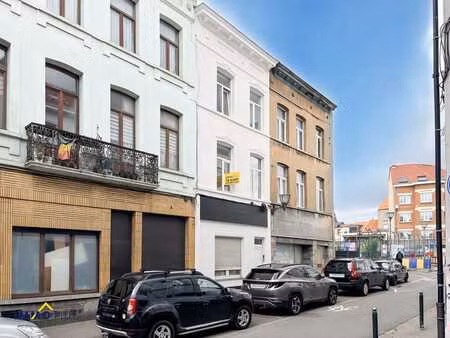 maison polyvalente avec potentiel  idéalement située !