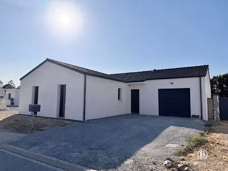 maison de 2023 - 95 m² - 1 400 m² de terrain