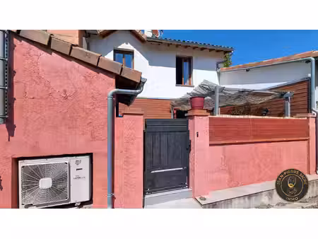 maison de village rénovée au coeur du village au charme omni