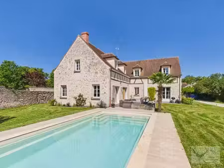 maison de luxe en location à senlis  hauts-de-france