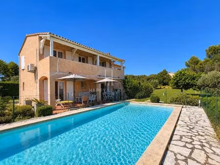aureille - maison familiale avec piscine