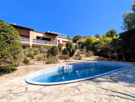 villa t7 avec piscine  garage et jardin