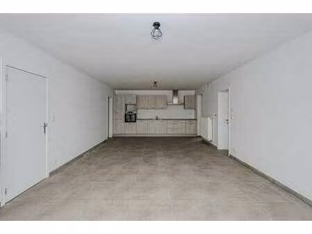 appartement neuf 2 chambres au rdc avec cour et parking!
