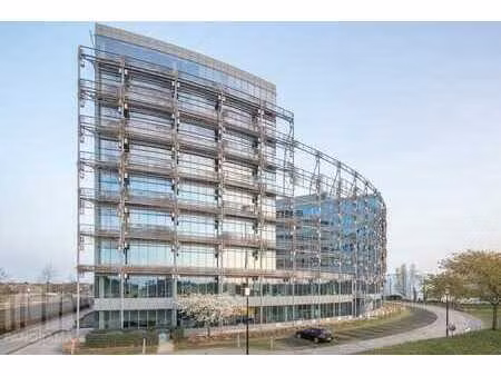 419 m² d'espace de bureaux moderne à côté de l'aéroport d...
