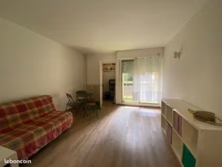 studio meublé de 23 m² avec balcon  stationnement gratuit et résidence sécurisée. quartier