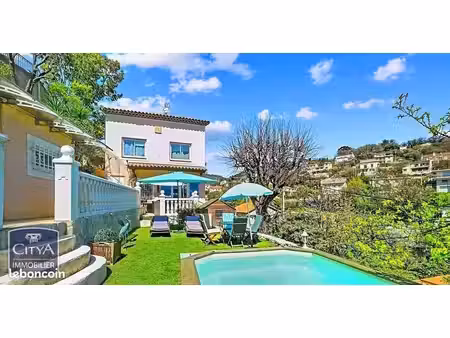 maison 9 pièces 220 m²