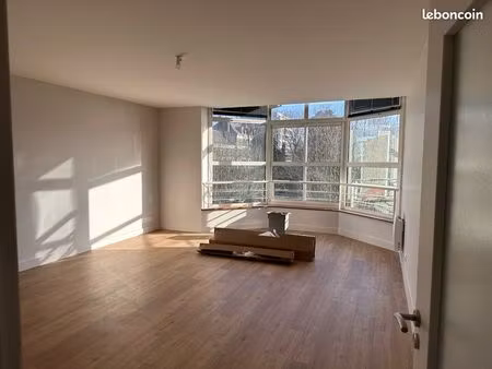 t3 coup de cœur – vue sur parc – garage fermé – ascenseur – centre-ville – entièrement rén