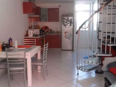 t3 meublé avec parking et terrasse