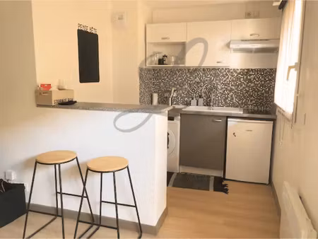 à louer – t2 avec loggia  parking et piscine
