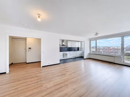 appartement à louer avec terrasse et 2 chambres   evere (vbe49579)