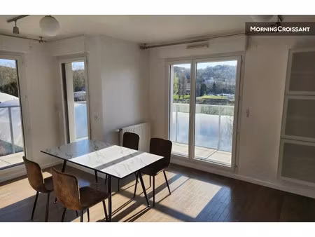 location meublée appartement 4 pièces 80 m² à rueil-malmaison (92500)  2 550 €