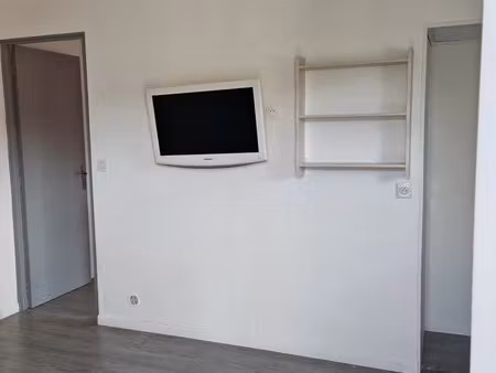 location appartement 2 pièces 28 m² à aubagne (13400)  720 €