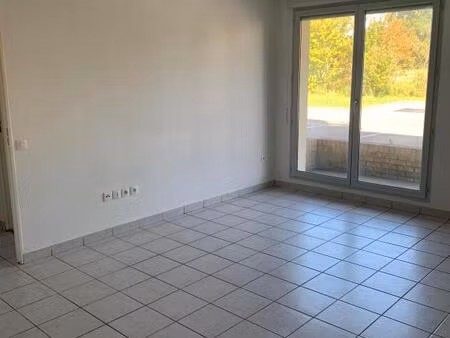 appartement rdc 44 m² avec extérieur et parking
