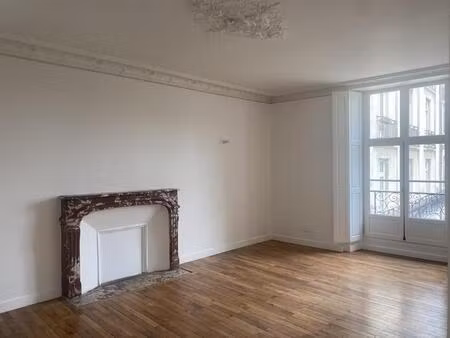 nantes centre château des ducs - élégant t3 de charme
