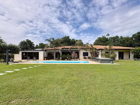 ensemble immobilier de plain-pied sur 4000 m² de terrain  au calme et sans vis-à-vis