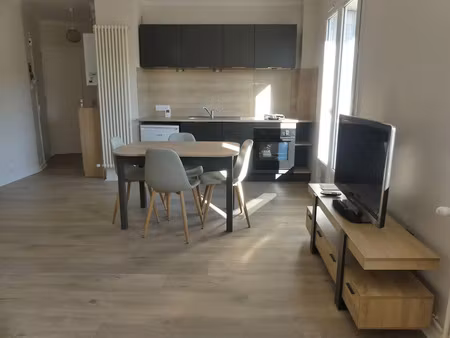 location meublée appartement 2 pièces 49 m² à grenoble (38000)  815 €