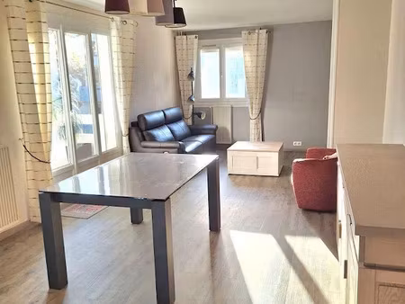 location appartement 4 pièces 81 m² à reims (51100)  900 €