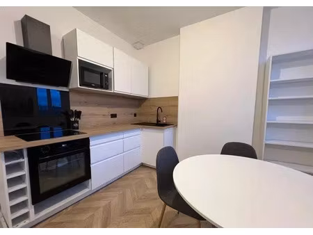 location meublée appartement 2 pièces 42 m² à marseille 1er (13001)  980 €