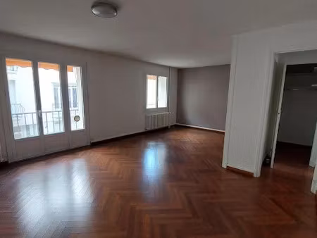 location appartement 4 pièces 90 m² à vichy (03200)  1 090 €