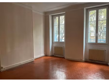 location appartement 4 pièces 77 m² à marseille 7ème (13007)  1 390 €
