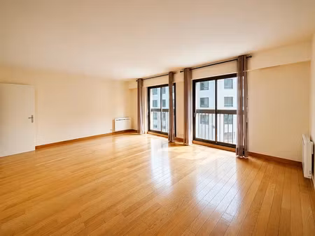 location appartement 4 pièces 83 m² à paris 15ème (75015)  2 770 €