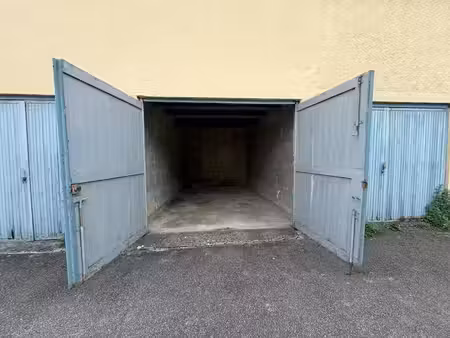 location parking 14 m² à montivilliers (76290)  100 €