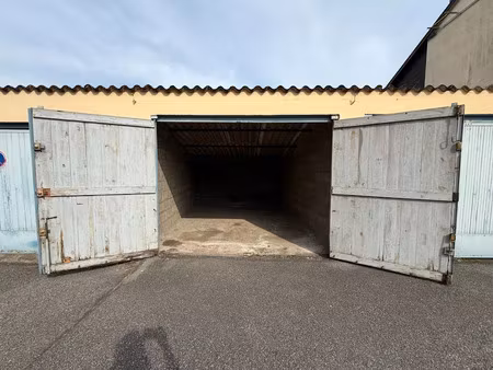 location parking 18 m² à montivilliers (76290)  90 €