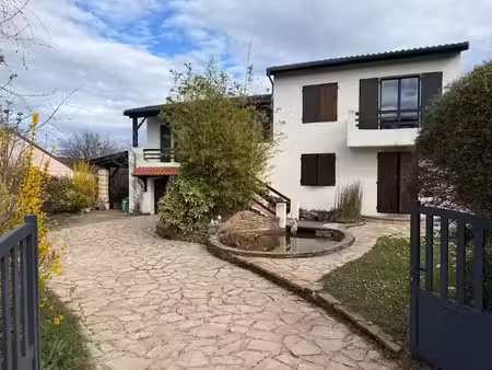 location maison 7 pièces 200 m² à dommartin (69380)  2 270 €