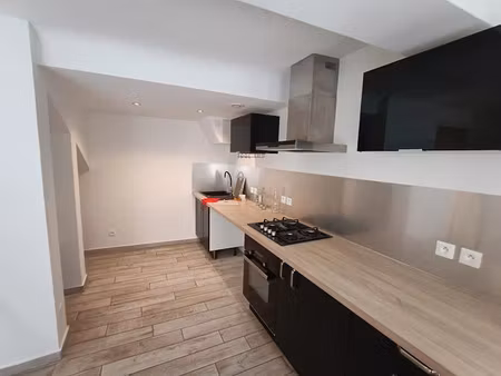location meublée maison 2 pièces 47 m² à flassans-sur-issole (83340)  570 €