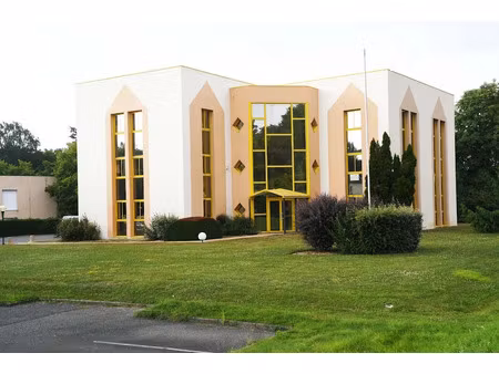 location locaux professionnels 3 pièces 64.7 m² à chambray-les-tours (37170)  900 €
