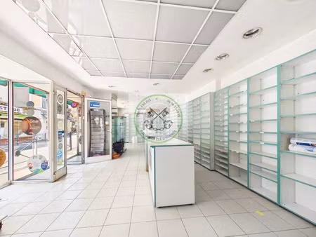 vente locaux professionnels 2 pièces 49.8 m² à saint-raphael (83700)  248 400 €