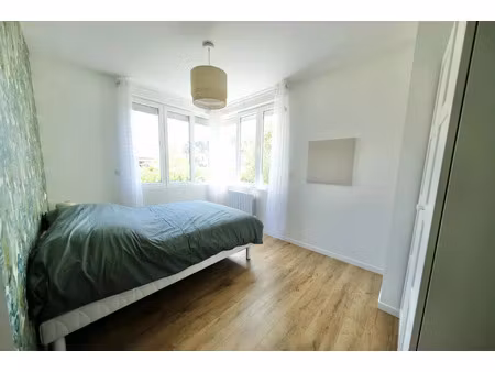 location appartement 1 pièce 25 m² à bron (69500)