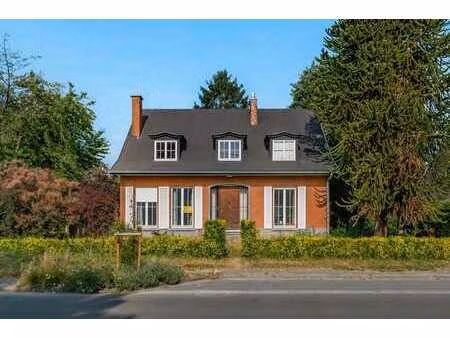 villa avec 3 chambres  bureau  garage  terrasse et jardin