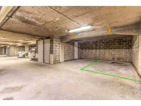 emplacement de parking (sous-sol) dans un garage fermé