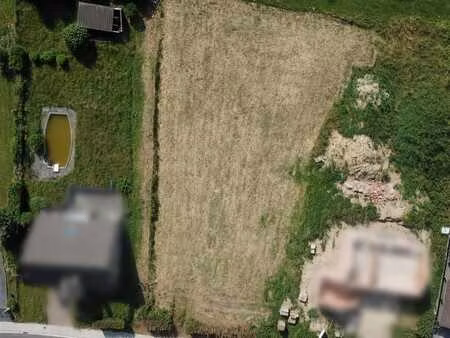 beau terrain à bâtir de 11 ares! 20 mètres de façade!