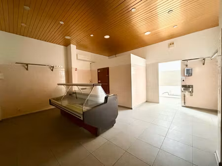 a vendre - local commercial équipé pour boucherie avec chamb
