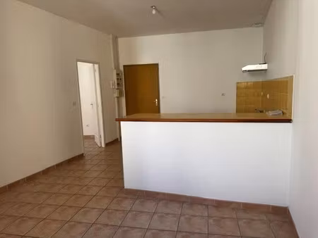location appartement 3 pièces 55 m² à beziers (34500)  500 €