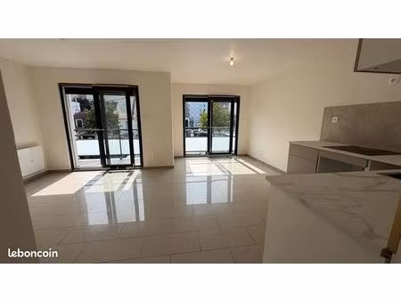 t3 67 m² - balcon - métro l11 à 2 min - résidence récente