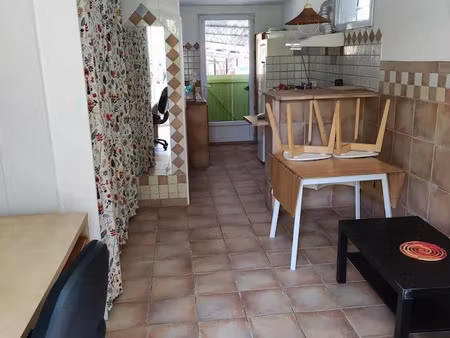 location meublée appartement 1 pièce 28 m² à toulon (83000)  500 €