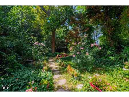 maison de luxe à vendre dans le quartier capucins-saint michel-nansouty-saint genès