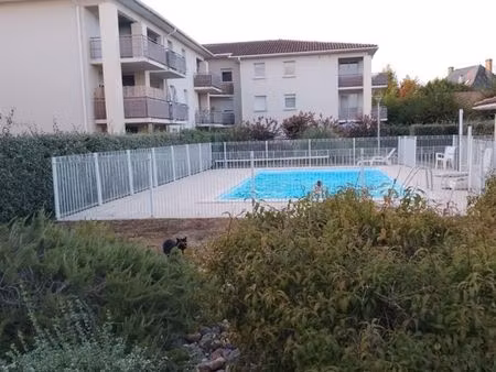 a louer 1septembre f2 parking privé piscine